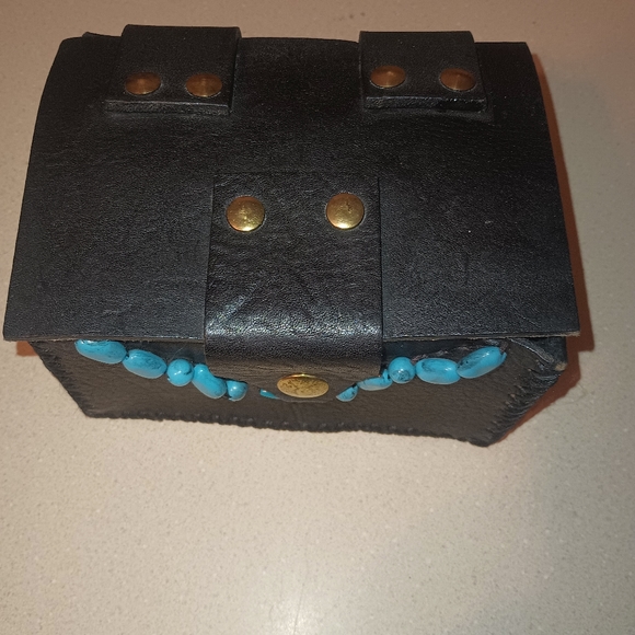 Handmade genuine leather box with beading - Picture 3 of 3